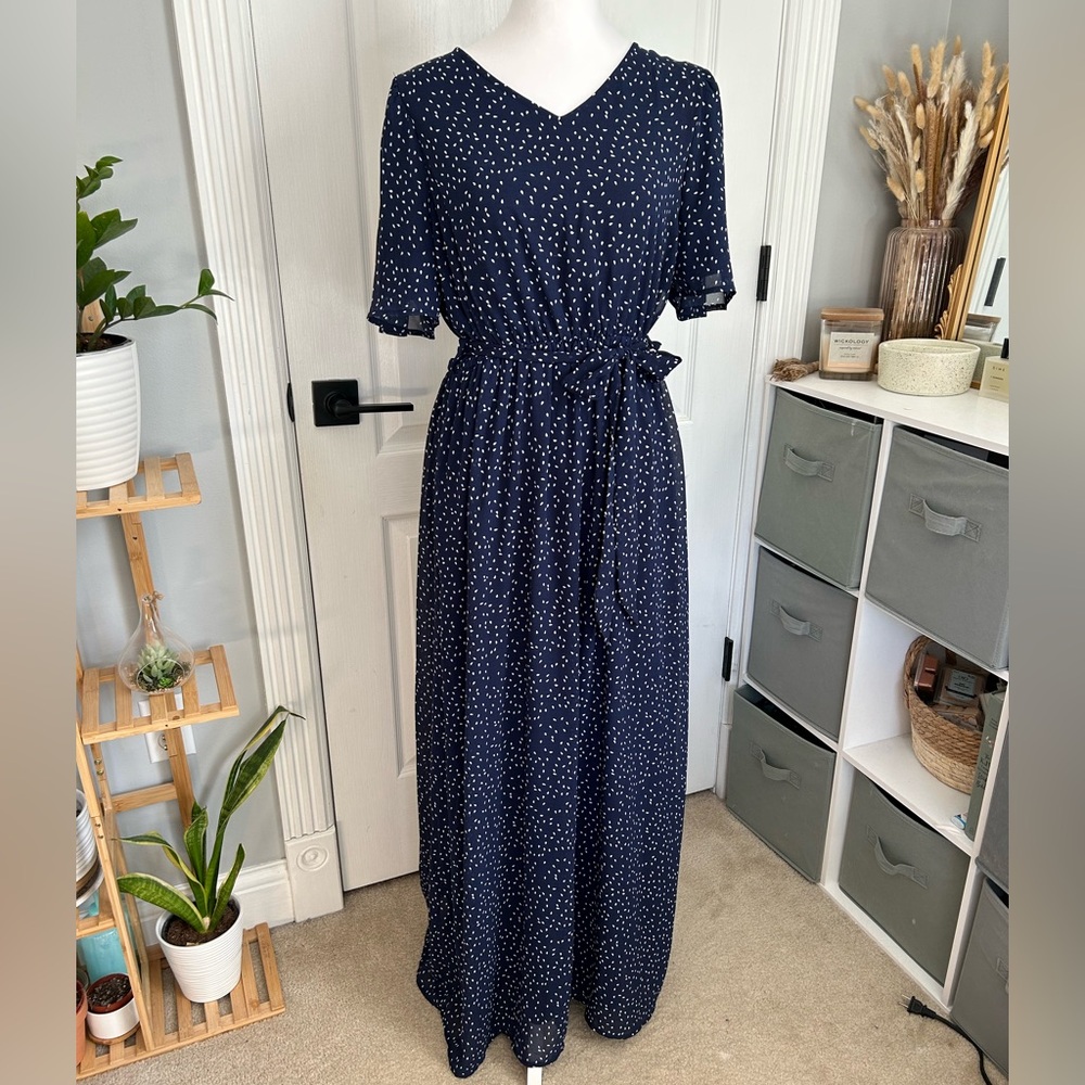 The Main Street Exchange | Navy and White Flutter Sleeve Maxi Dress | Size Small